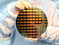 睿创微纳研发出8微米非制冷红外热成像探测器芯片晶圆